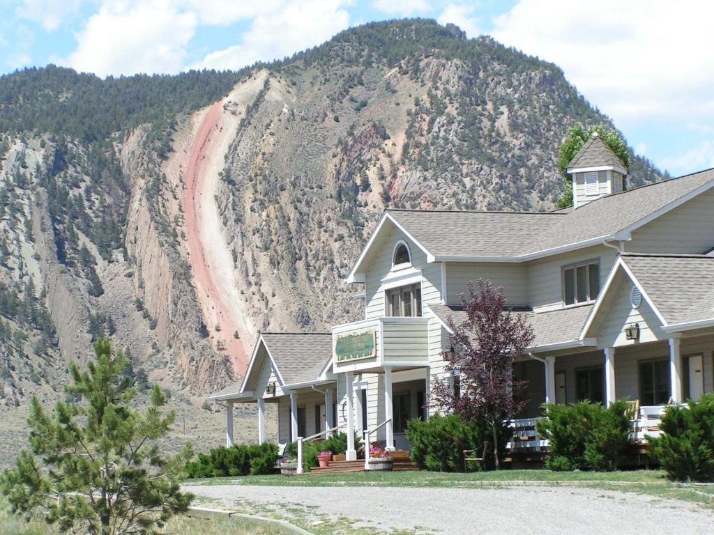 Inn Yellowstone Basin Gardiner